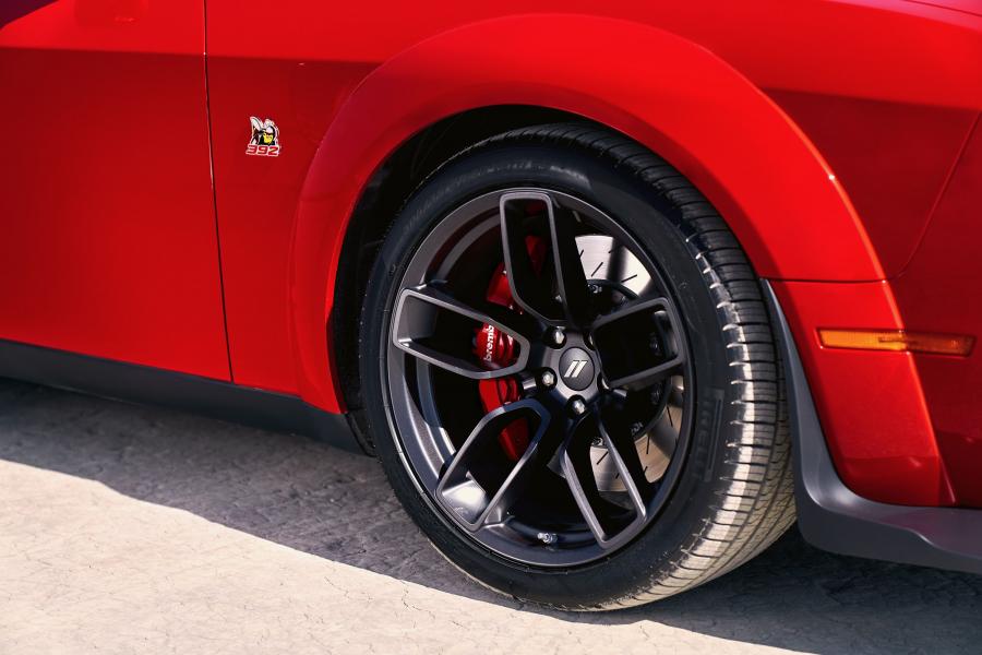 Колеса Dodge Challenger R/T Scat Pack Widebody (LC) 2018 года  (фото 5 из 48)